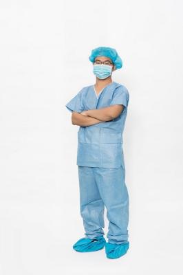 China 35-50GSM Surgical Scrub Suits With Short Cuff , Disposable Hospital Scrubs for sale