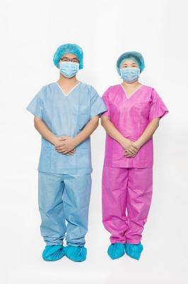 China Spunlace Non Woven Disposable Scrub Suits Round Neck Customized Logo Anti - Blood for sale