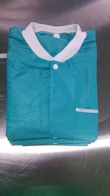 China Green Disposable Lab Suits V Neck Eco - Friendly Tensile Strength for sale