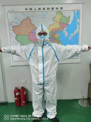 China Waterproof Disposable Protective Coveralls For Medical Clinics , Hospital Ward , Inspection Rooms, Protective clothing for sale