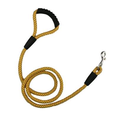 中国 上昇ロープ反射犬の鎖5フィートのペット牽引ロープの耐久財 販売のため