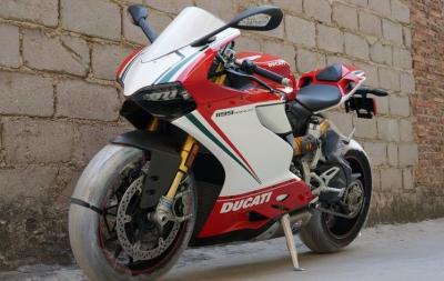 China Four stroke 1199cc high powered motorcycles Ducati style with 90° “L” twin cylinder for sale