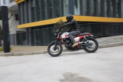 中国 250CC/Vシリンダー250ccチョッパーのオートバイの手動クラッチのオートバイ 販売のため