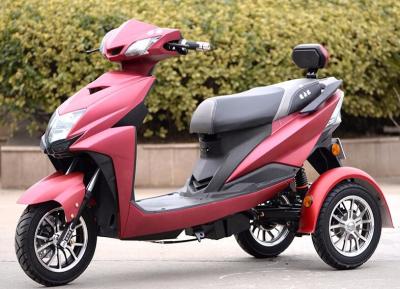 Chine Aucun ne tombe 3 la vitesse maximum de la moto 60v 800w de scooter de roue 50 - 60km/H à vendre