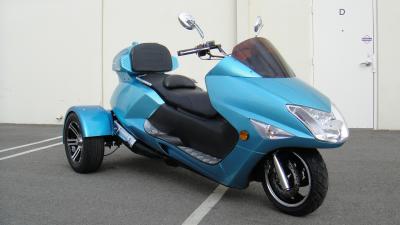 China Single Cylinder 300cc Moped 22HP 3 Wheel Motor Scooter for sale