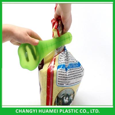 China plastic pet spoon with clip for sale