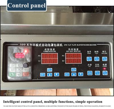 Chine Machine automatique d'emballage électrique à ampoules 2400 bandes/h pour produits chimiques à vendre