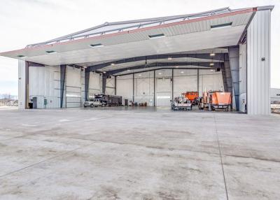 中国 Q235 Q355 Prefab Steel Structure Hangar Prefabricated Aircraft Hangar 販売のため