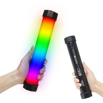 Chine Bâton tenu dans la main portatif de lumière de la mini de RVB de couleur lumière LED de tube avec des effets de la batterie 6w 2800K 7500K 14 à vendre
