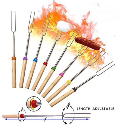 China 8 cores que encurtam espetos de aço inoxidável das varas do marshmallow com punhos de madeira à venda