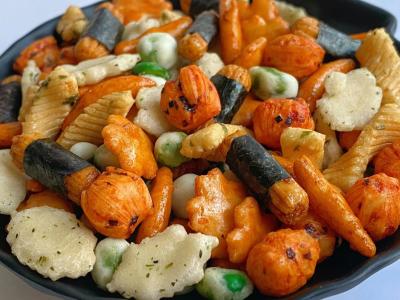 Китай Японские зажаренные в духовке шутихи риса морской водоросли закуски смешали хрустящие арахисы продается