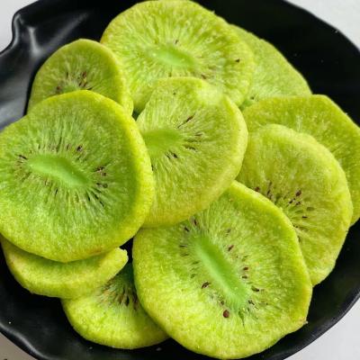 中国 栄養価が高い緑のフルーツは有機性軽食がキーウィフルーツの破片を乾燥した揚げられていた新しいキーウィに掃除機をかける 販売のため