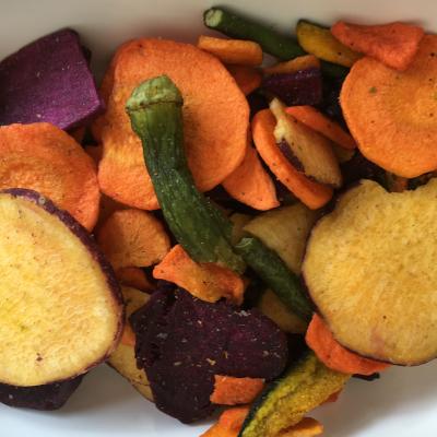 China Vegetal secado misturado friável orgânico saboroso Chips Snacks de vegetais secados do melhor mercado à venda