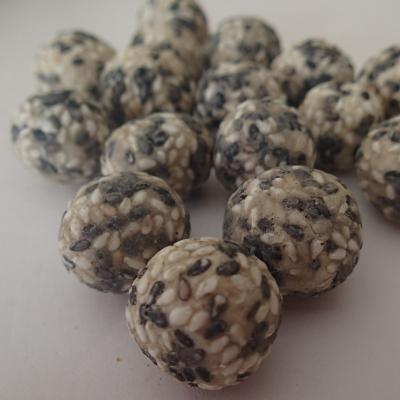 China Black White Sesame Coated Peanuts Baked Crunchy Seaweed Peanut Crackers for sale