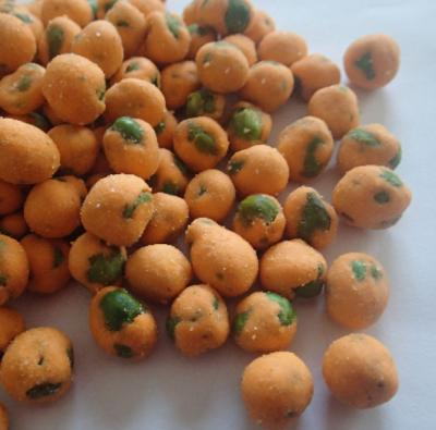 China Wheat Flour Healthy Crispy Snacks Chili Coated Green Pea Crisps for sale
