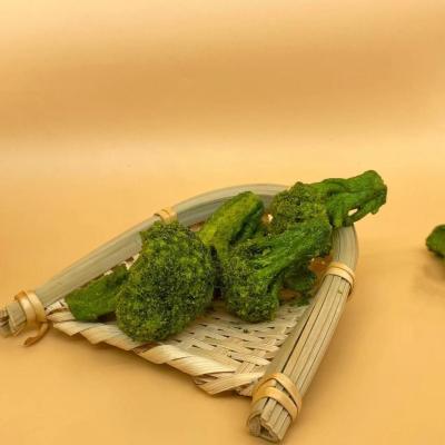 China Crispy Unique Flavor of Vacuum Fried Broccoli Nutrient Packed Snack for sale