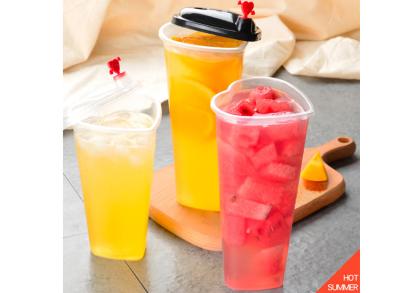 China 500ml 700ml Pp Injection Cup , Heart Shaped Disposable Juice Cups With Lids for sale