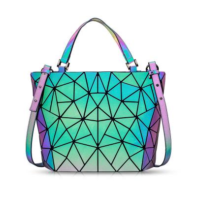China Cambio de color del laser de las bolsas de asas del cuero de la PU del campanero de la geometría de la moda en venta