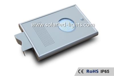 Chine Réverbère actionné solaire de rendement de 10 watts d'hauteur/seul réverbère solaire de support à vendre