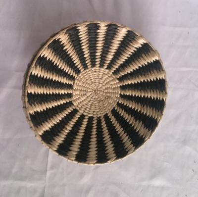 China 2021 new design High quality Wholesale seagrass wicker wall baskets wall plates hanging decor items for sale