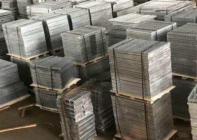 China Treppe 30X25 ASTM 123 asphaltiert errichtendes galvanisiertes Boden-Gitter zu verkaufen