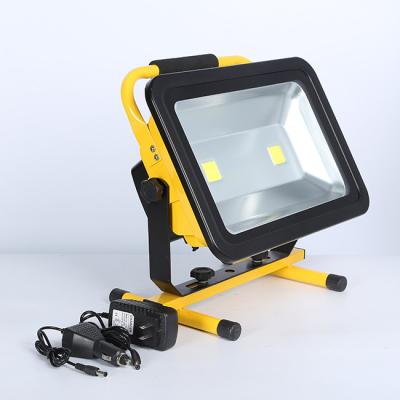 China Waterproof Outdoor Rechargeable 2000lm LED Work Soccer Field Flood Light for sale