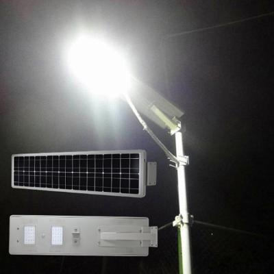Chine Le réverbère solaire de la lampe LED de courrier du panneau solaire 18V45W 40W 4200 LM travaillent 12 heures à vendre