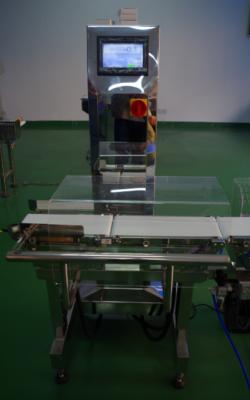 中国 Conveyor Belt Weight Checker Machines With Pusher Rejector Automatic Scale 販売のため
