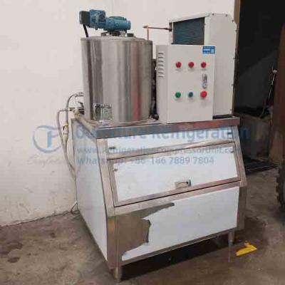 China Escama refrigerante del hielo del gas R404a que hace el grueso 1.6Ton/Day de la máquina 1.6m m en venta