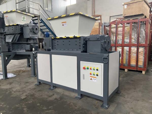 Quality Automatic Wood Pallet Chipper Twin Shaft Industrial Wood Shredder Machine for sale