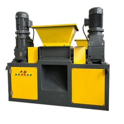 China Máquina de trituração de tubos de madeira metálica e plástico Máquina de trituração de pneus de borracha leve à venda
