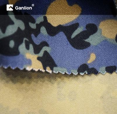 China Satén 4/1 del material del camuflaje de la prenda impermeable del ejército para la ropa del ACU de BDU en venta