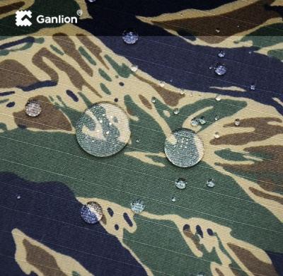Chine Matériel imperméable Ripstop 2*2 de coton de camouflage de lézard de camouflage en nylon de tissu à vendre