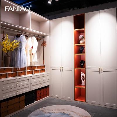 China Estilo europeu guarda-roupa personalizada White Walk In Closet Design à venda