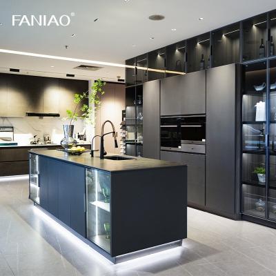 China Gabinete de cocina de laca personalizado con paneles de puerta de PVC Sistema de cocina a medida en venta