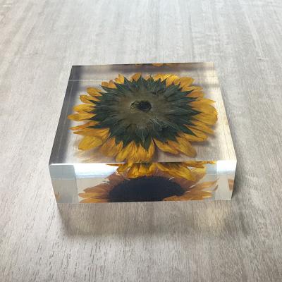 China Custom Sunflower Paperweight Acrylic Globe Paperweight for sale