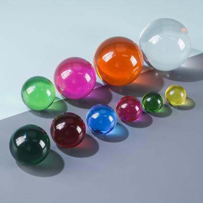 Chine Adaptez la boule aux besoins du client acrylique de boules de grand de sphère de résine décor à la maison coloré acrylique acrylique clair de boules à vendre