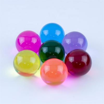 China Bolas claras de acrílico de la resina grande de acrílico clara colorida de la bola en venta
