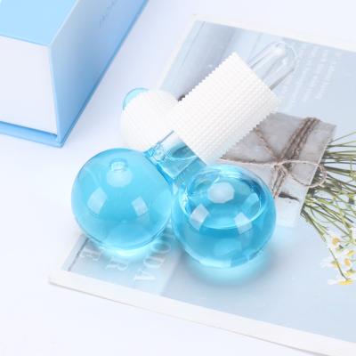 China Poro facial de encargo del rodillo del globo del hielo que encoge la bola de hielo facial del masaje en venta