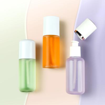 Cina Bottiglie colorate trasparenti per gocciolanti in PET 20 ml Bottiglia rotonda di siero di olio da 50 ml in vendita