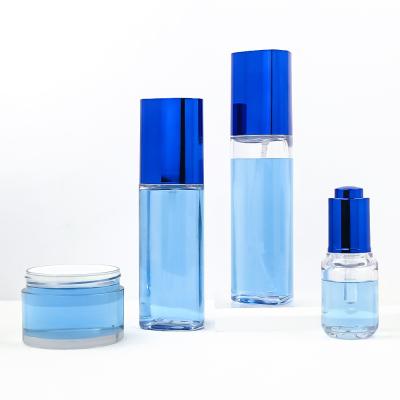 China Luxury Round Plastic Cosmetic Bottles 30ml 100ml 120ml 150ml for sale