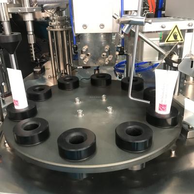Chine remplissage en plastique Semi-automatique de tube d'Ultasonic de tube et norme de scellage de GMP de machine à vendre