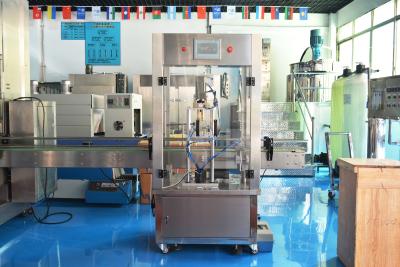 China 2000 ~ 3500 b/H Pneumatic Plastic Bottle Capping Machine Electrical Control Movement for sale