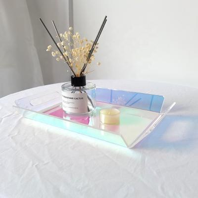 Chine Plateau de service en acrylique carré avec poignées Rainbow Drink Insert Foods en plastique blanc incurvé à vendre