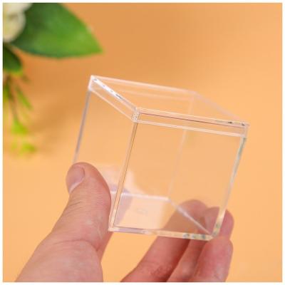 China Venta caliente Caja de caramelos de plástico de calidad alimenticia pequeña Cubo acrílico Boca de favor de azúcar de boda 2x2x2 pulgadas en venta