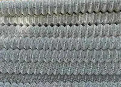 Chine Le zinc galvanisé d'immersion chaude a enduit 6Ft 8 pi de 15m de petit pain de fil Diamond Mesh Chain Link Fence de cyclone à vendre