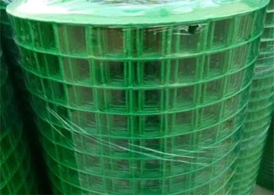 Chine L'acier enduit par PVC vert a soudé le jardin roulé par fil clôturant 1/4 avancent la barrière petit à petit verte de volaille de PVC à vendre