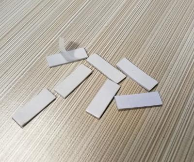 China Starker Kleber gestempelschnittenes weißes Schaum-Band für irgendeine Form, hoher klebriger Befestigungsflansch zu verkaufen