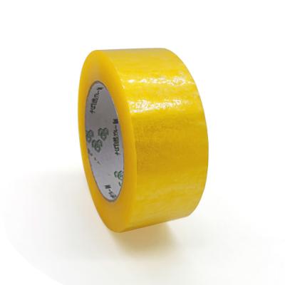 中国 45micカートンのシーリングのための黄色がかった透明なBoppのパッキング テープ 販売のため