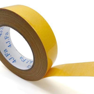 China fibra de gran viscosidad hecha frente doble resistente de la gasa del rasgón fácil de la cinta de la alfombra 1.88inch en venta